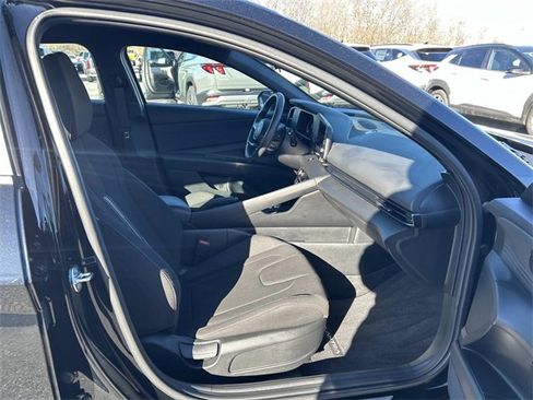 Used 2025 Hyundai Elantra Sport image 17