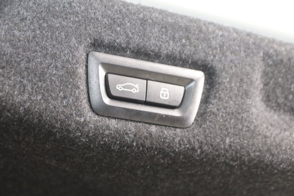 Used 2024 BMW i5 eDrive40i w/ Convenience Package RWD image 43