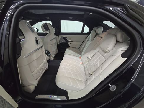 Used 2023 BMW i7 xDrive60 AWD/4WD image 7