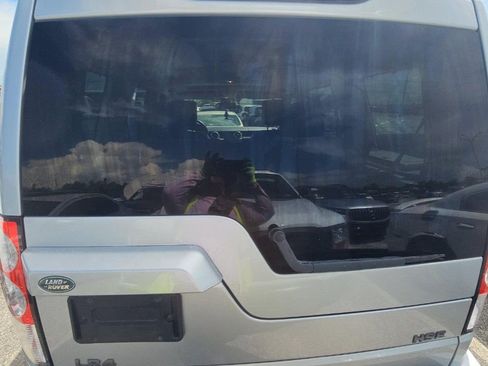 Used 2011 Land Rover LR4 HSE image 10