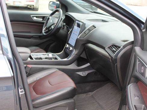 Used 2022 Ford Edge Titanium w/ Equipment Group 301A AWD/4WD image 17