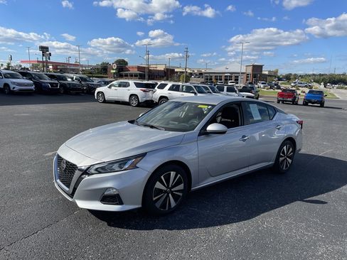 Used 2022 Nissan Altima 2.5 SV image 1