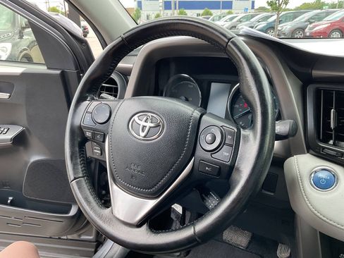 Used 2018 Toyota RAV4 XLE w/ Convenience Package AWD/4WD image 18