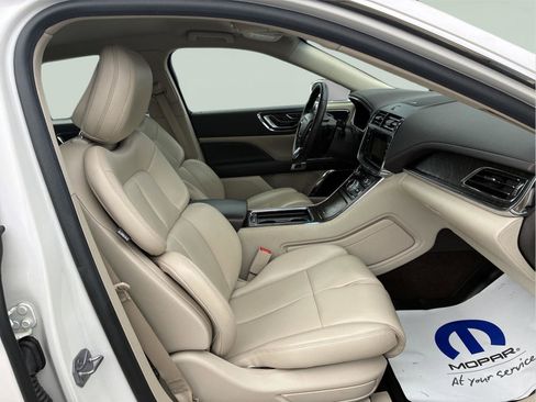 Used 2019 Lincoln Continental Premiere AWD/4WD image 11