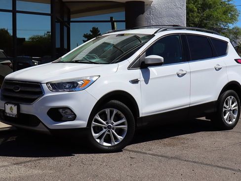 Used 2017 Ford Escape SE w/ Equipment Group 201A AWD/4WD image 2