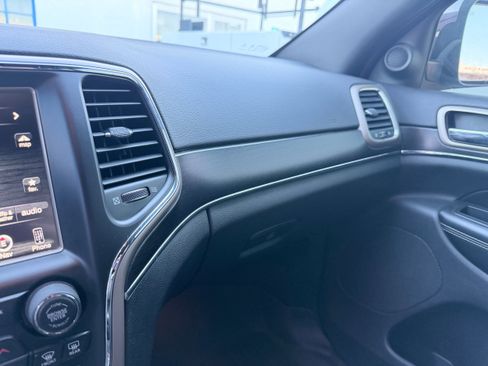 Used 2017 Jeep Grand Cherokee Limited image 19