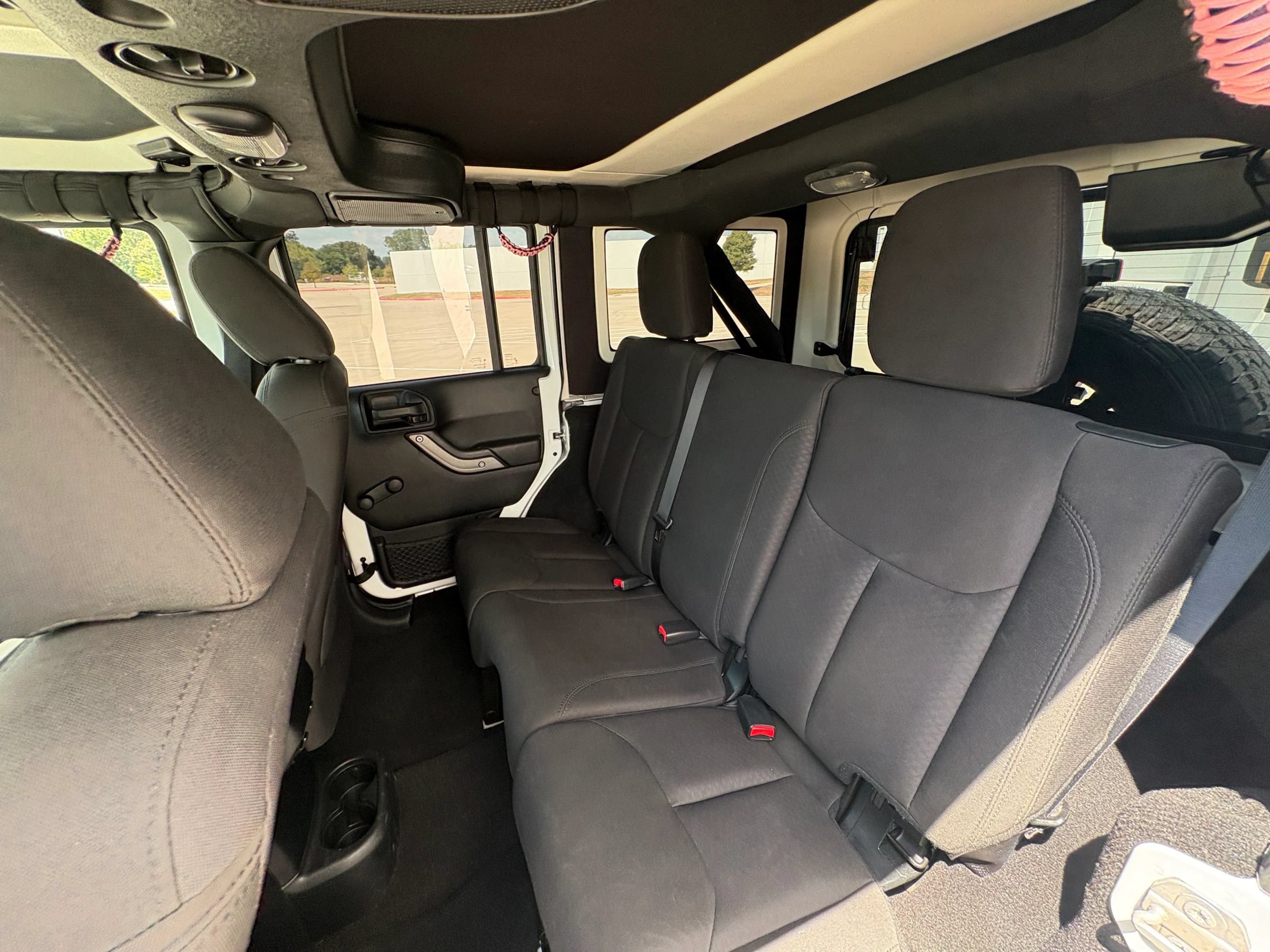 Used 2016 Jeep Wrangler Unlimited Sport w/ Connectivity Group AWD/4WD image 31