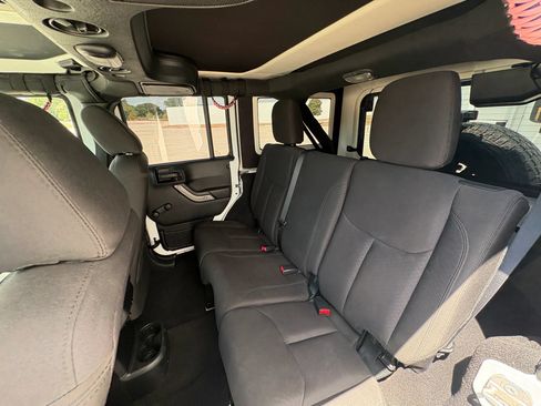 Used 2016 Jeep Wrangler Unlimited Sport w/ Connectivity Group AWD/4WD image 31
