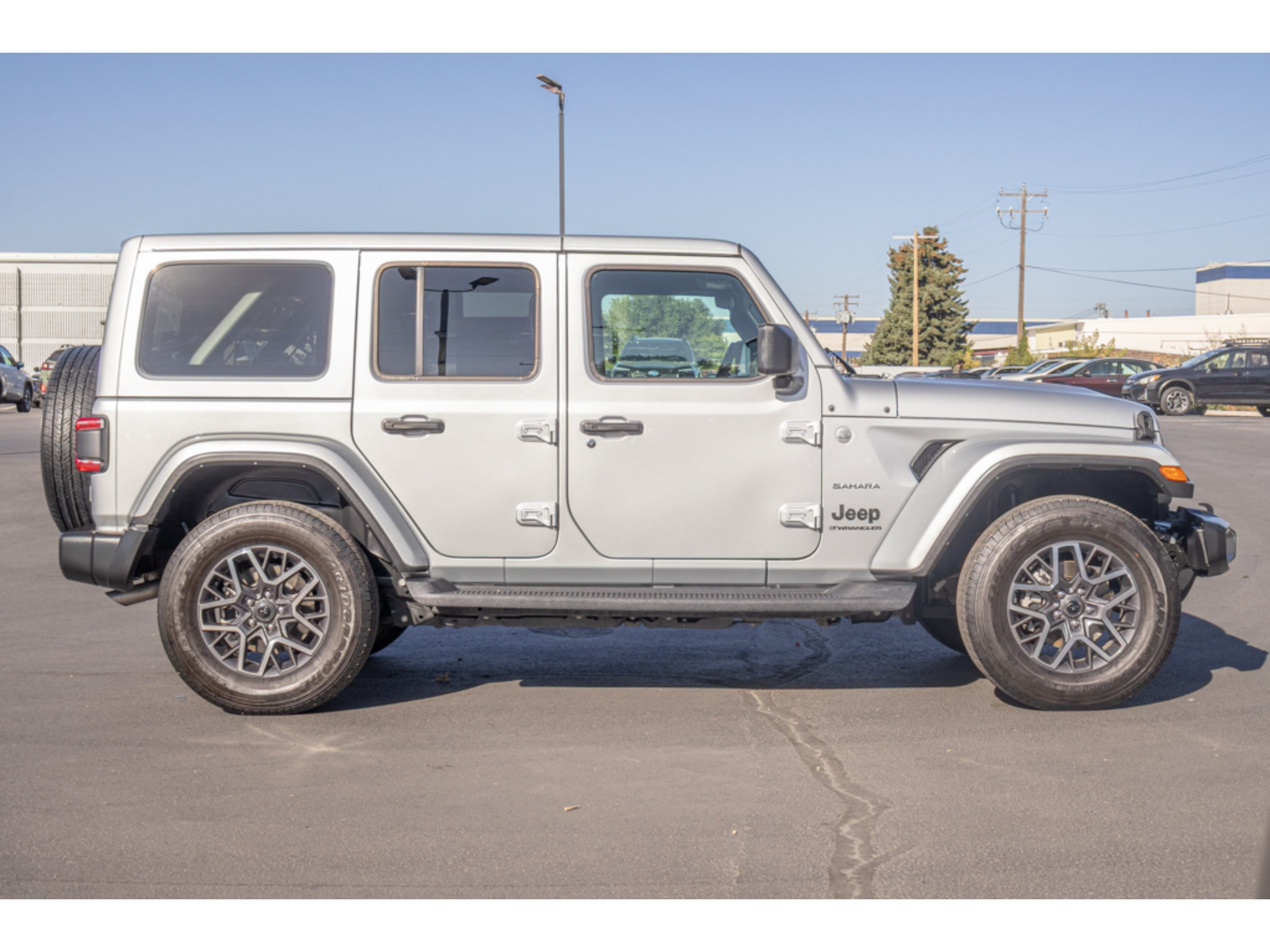 Used 2024 Jeep Wrangler Unlimited Sahara AWD/4WD image 2