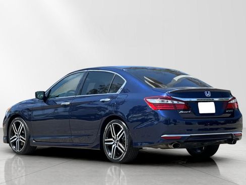 Used 2017 Honda Accord Sport image 5