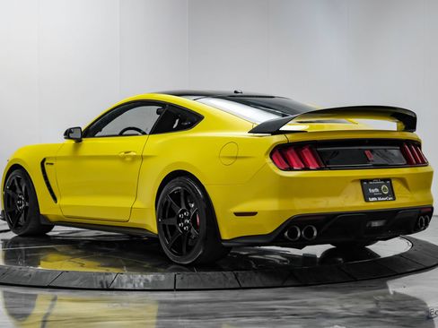 Used 2017 Ford Mustang Shelby GT350R w/ GT350R Equipment Group 920A RWD image 10
