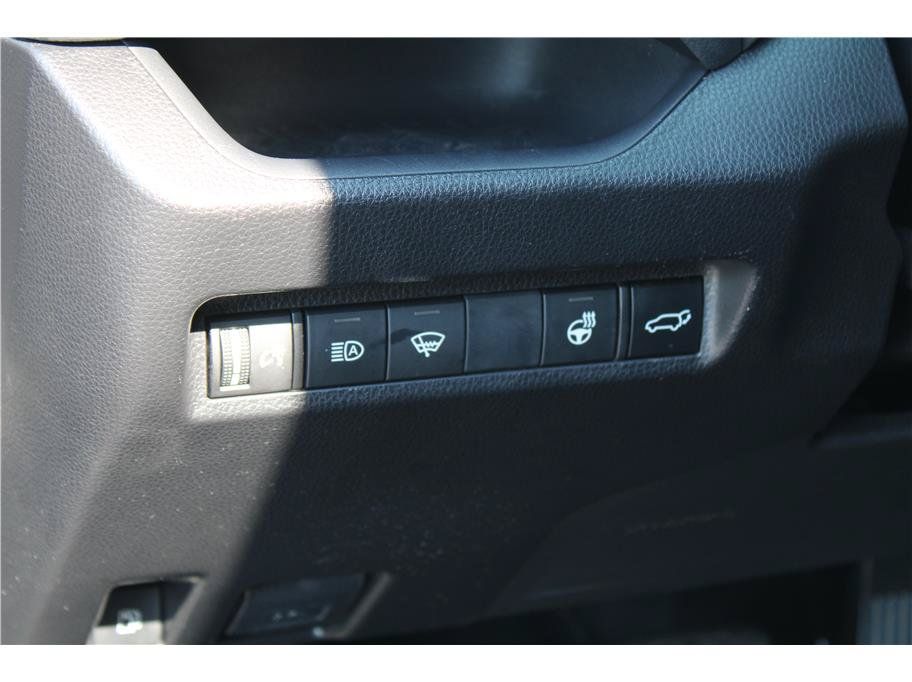 Used 2021 Toyota RAV4 SE w/ Weather & Moonroof Package AWD/4WD image 17