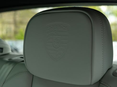 Certified 2022 Porsche Macan S AWD/4WD image 41