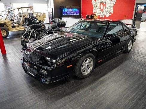 Used 1991 Chevrolet Camaro Z28 RWD image 2