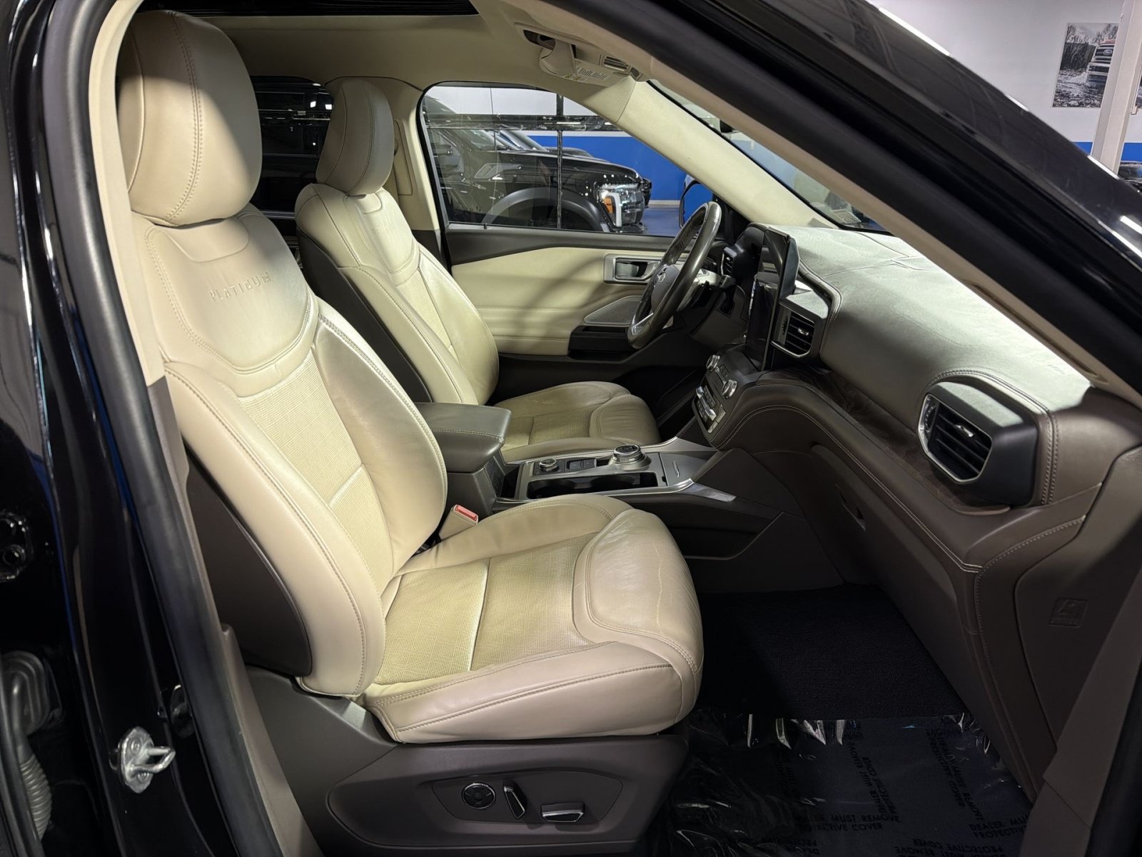 Used 2020 Ford Explorer Platinum w/ Premium Technology Package AWD/4WD image 24