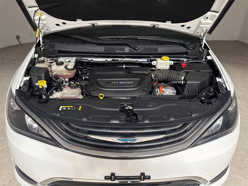 Used 2018 Chrysler Pacifica Touring Plus image 26