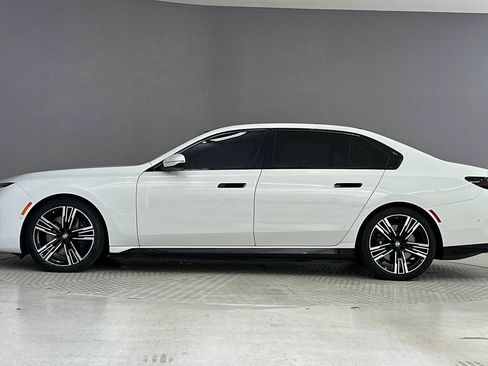 Certified 2024 BMW i7 xDrive60 AWD/4WD image 2