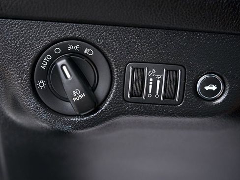 Used 2022 Dodge Challenger GT image 27