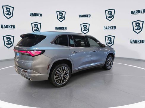 Used 2025 Buick Enclave Avenir AWD/4WD image 9