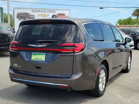 Used 2023 Chrysler Pacifica Touring-L w/ Uconnect Theater Family Group image 6