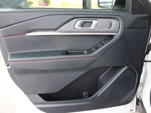 Used 2025 Ford Explorer ST-Line AWD/4WD image 21