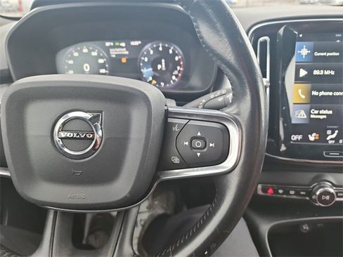 Used 2019 Volvo XC40 T5 Momentum image 22