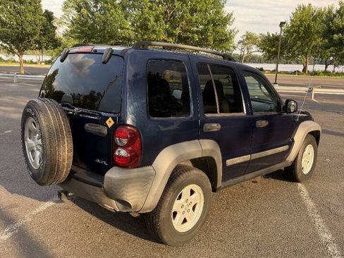Used 2007 Jeep Liberty Sport AWD/4WD image 5