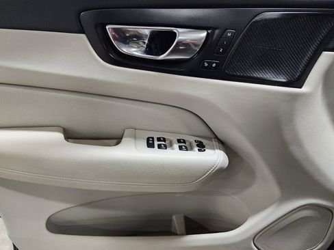 Used 2019 Volvo XC60 T6 Momentum w/ Advanced Package image 42