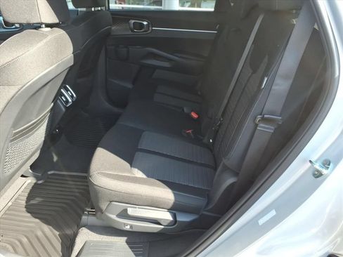 Used 2026 Kia Sorento LX FWD image 8