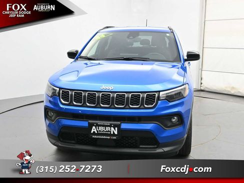 Used 2024 Jeep Compass Latitude w/ Convenience Group image 3