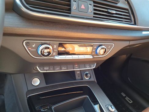 Certified 2024 Audi Q5 e Premium image 17