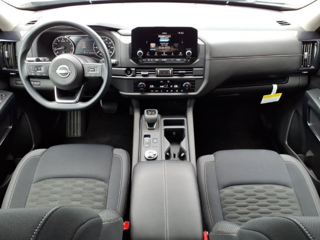 Used 2025 Nissan Pathfinder S AWD/4WD image 19