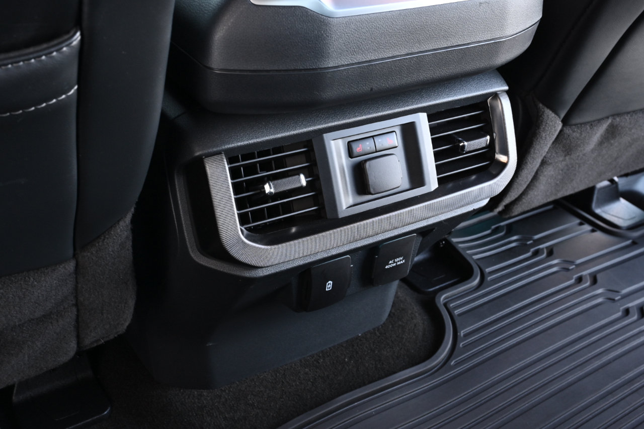 Used 2022 Ford F150 Platinum w/ FX4 Off-Road Package AWD/4WD image 24