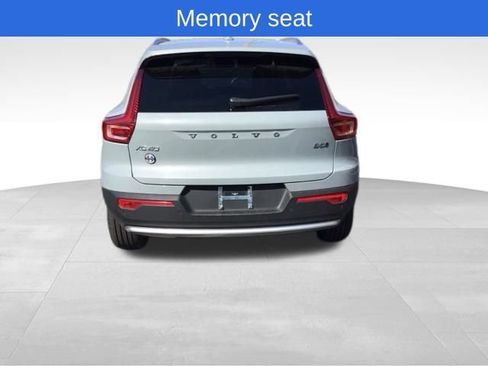 Used 2025 Volvo XC40 B5 Core image 5
