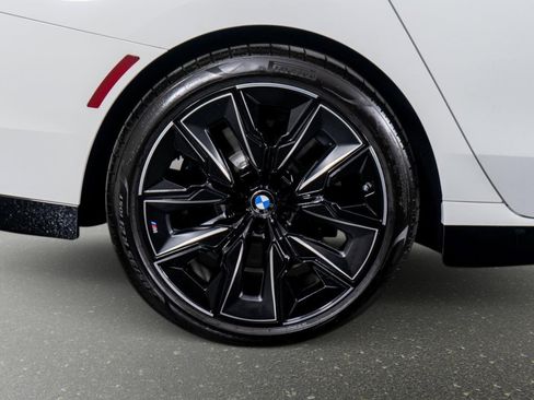 Used 2025 BMW 740i w/ Premium Package RWD image 9