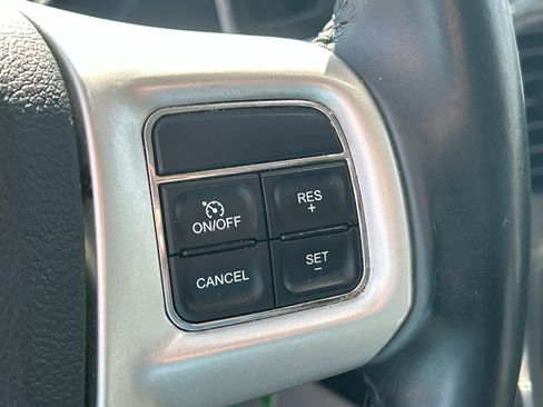 Used 2015 Chrysler Town & Country Touring FWD image 23