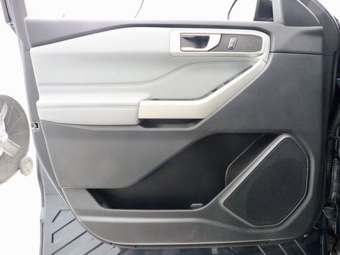 Used 2022 Ford Explorer XLT w/ Equipment Group 202A AWD/4WD image 43