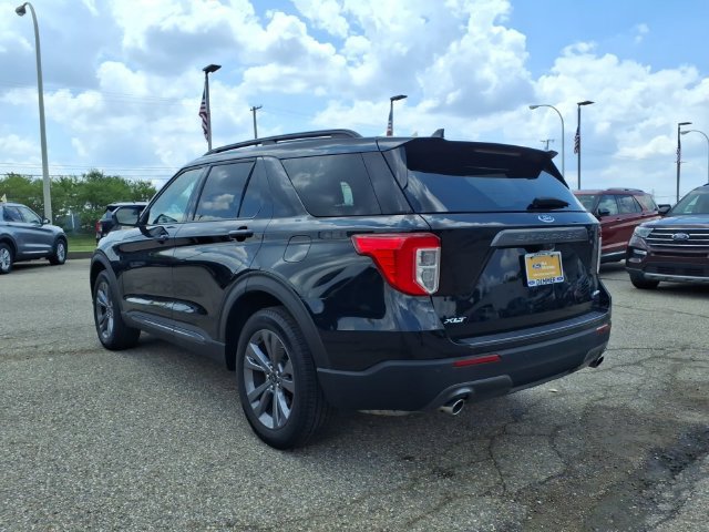 Certified 2024 Ford Explorer XLT w/ Equipment Group 202A AWD/4WD image 5