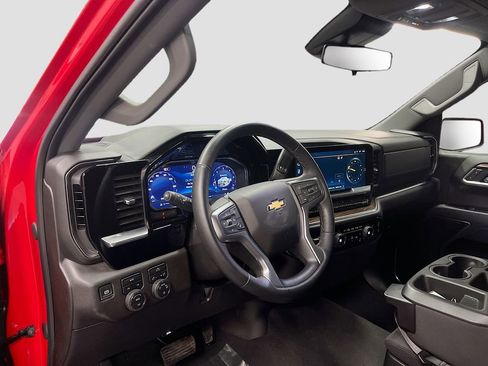 Used 2025 Chevrolet Silverado 1500 LT image 9