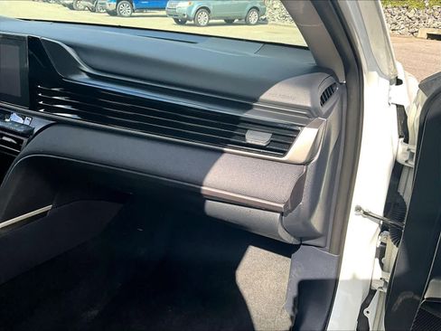 Used 2025 Toyota Camry LE image 13