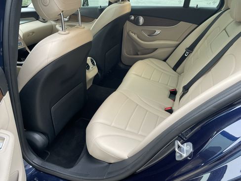 Used 2019 Mercedes-Benz C 300 4MATIC Sedan image 38