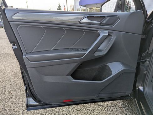 Certified 2023 Volkswagen Tiguan SE R-Line image 10