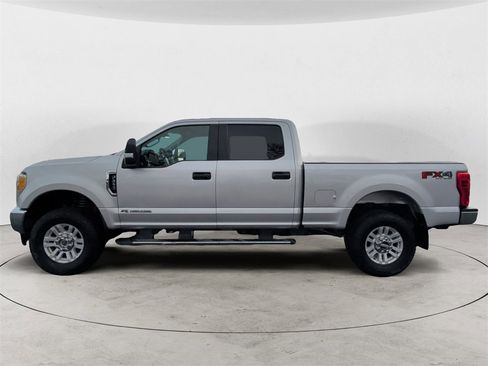 Used 2017 Ford F250 XLT w/ FX4 Off-Road Package image 2