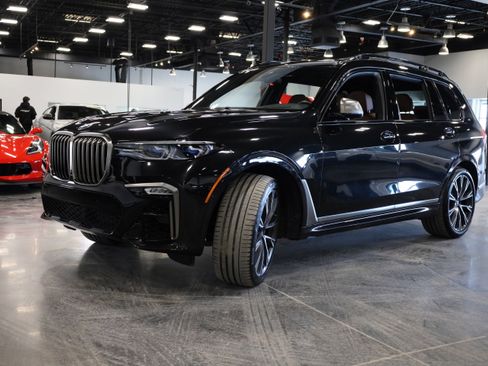 Used 2020 BMW X7 M50i w/ Dynamic Handling Package image 3