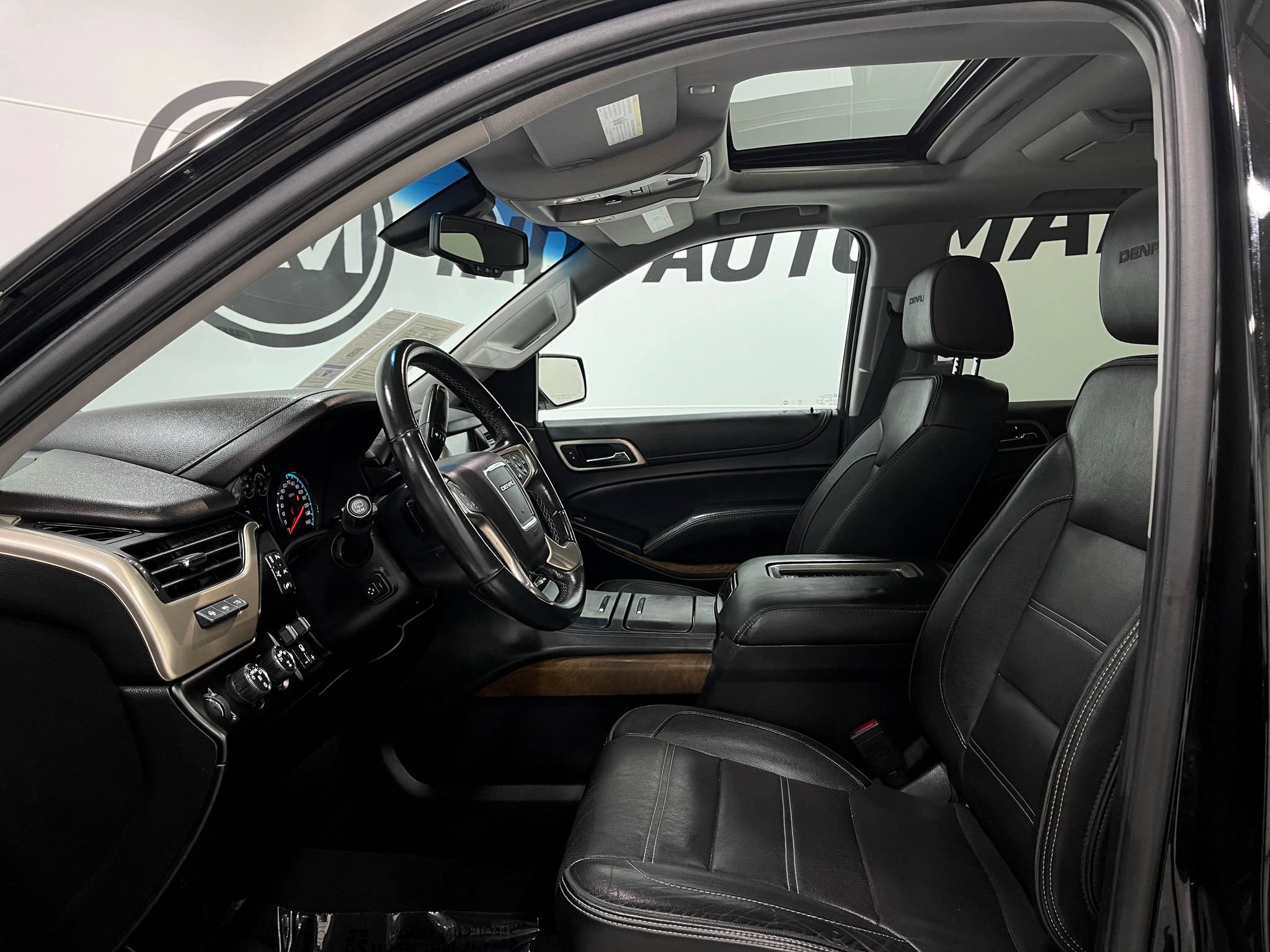 Used 2020 GMC Yukon XL Denali w/ Denali Ultimate Package AWD/4WD image 14