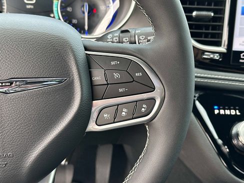 New 2026 Chrysler Pacifica Select image 28