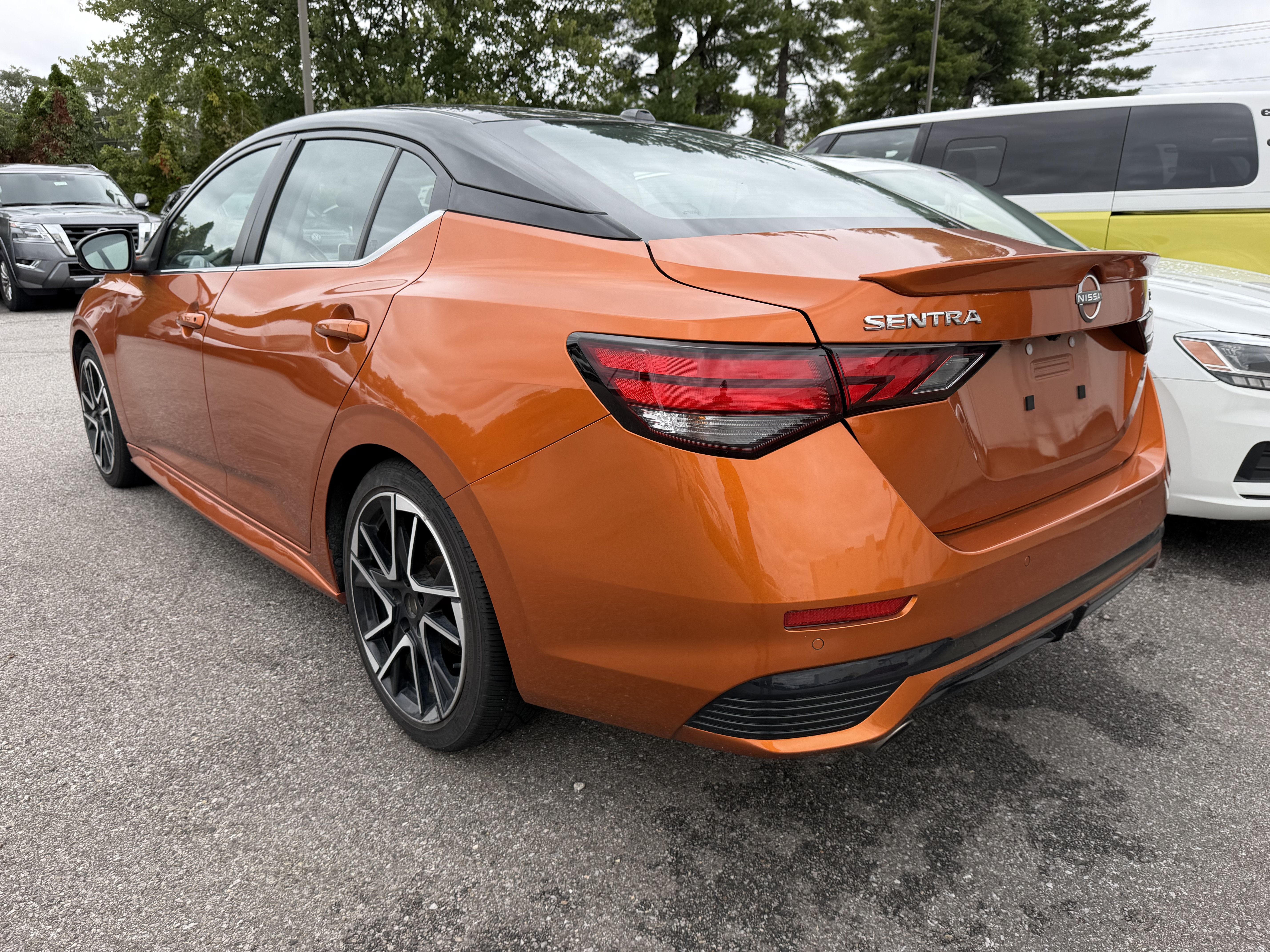 Used 2025 Nissan Sentra SR w/ SR Premium Package FWD image 8