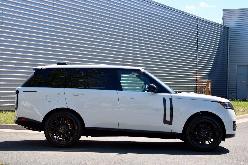 New 2026 Land Rover Range Rover SE AWD/4WD image 3