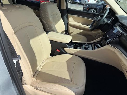 Used 2022 Jeep Grand Cherokee L Limited w/ Luxury Tech Group II AWD/4WD image 6