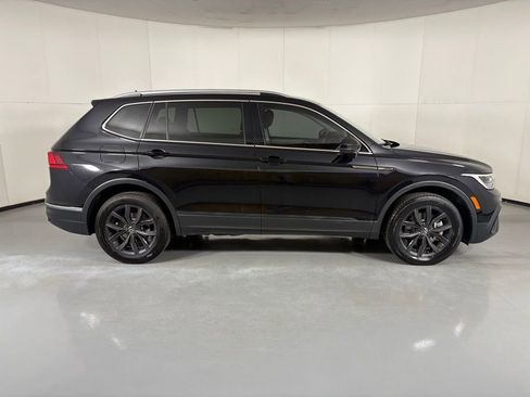 Used 2024 Volkswagen Tiguan SE FWD image 11